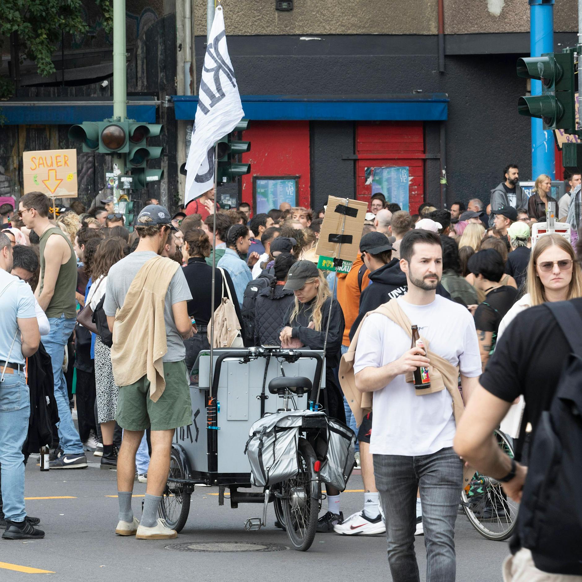 Ganzes Wochenende Demo-Alarm! Berliner sollten das Auto stehen lassen