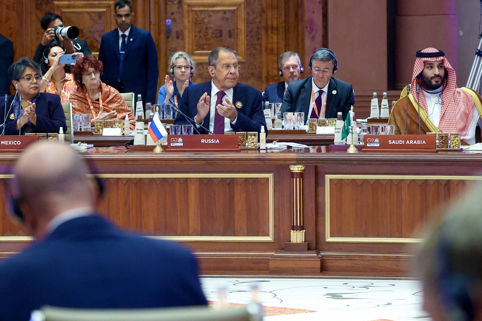 Der russische Außenminister Sergej Lawrow nimmt am G20-Gipfel in New-Delhi teil. Neben ihm: der saudi-arabische Kronprinz und Premierminister Mohammed bin Salman, den 9. September 2023. 