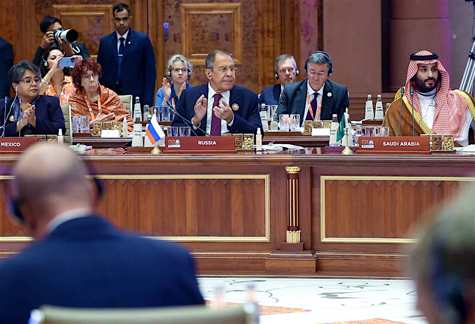 Der russische Außenminister Sergej Lawrow nimmt am G20-Gipfel in New-Delhi teil. Neben ihm: der saudi-arabische Kronprinz und Premierminister Mohammed bin Salman, den 9. September 2023. 