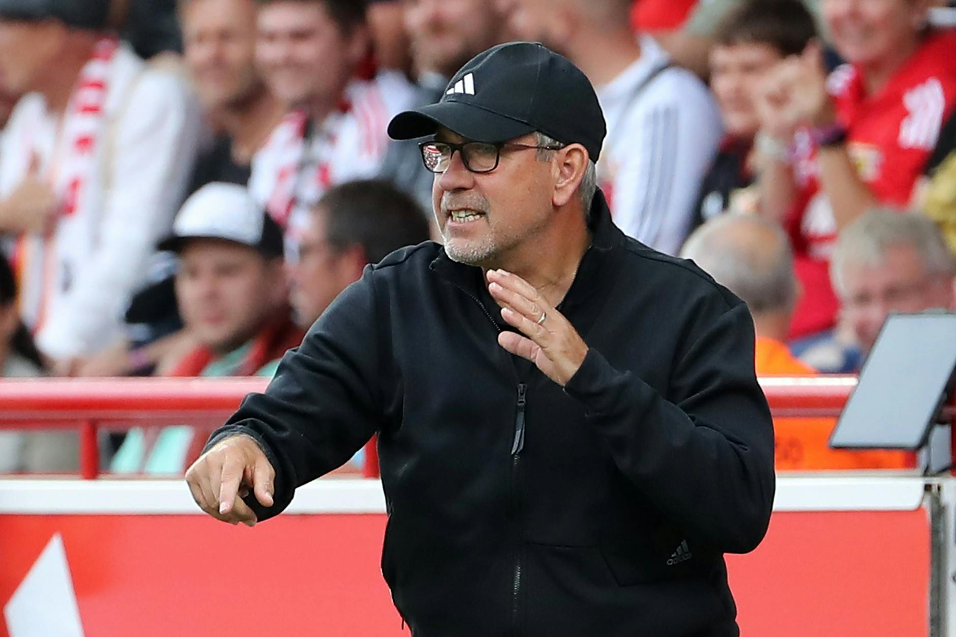 Kein Mann der großen Worte, sondern der Taten! Trainer Urs Fischer machte aus dem 1. FC Union in nur vier Jahren eine Topadresse des deutschen Fußballs. Winkt jetzt der Job als Bundestrainer?