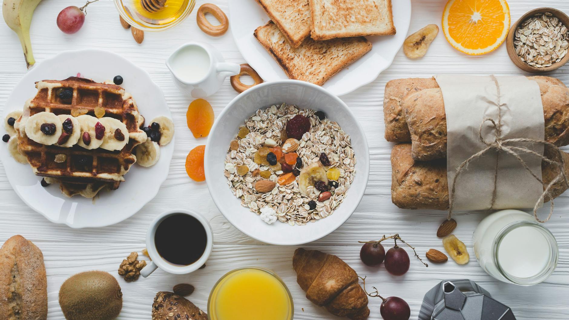 Beim Frühstück sollte man lieber auf Vollkornprodukte setzen.