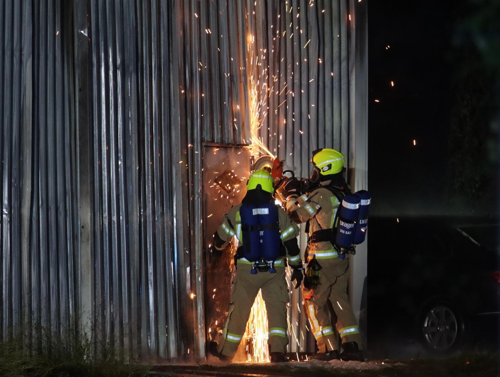 Flammen-Inferno In Lichterfelde! Lagerhalle Am Barnackufer Ausgebrannt