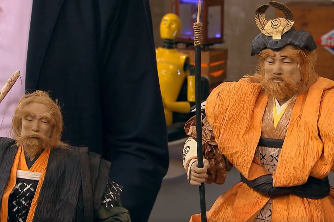 Samurai aus Papier – werden sie die „Bares für Rares“-Händler für die „Touristenware“ begeistern?