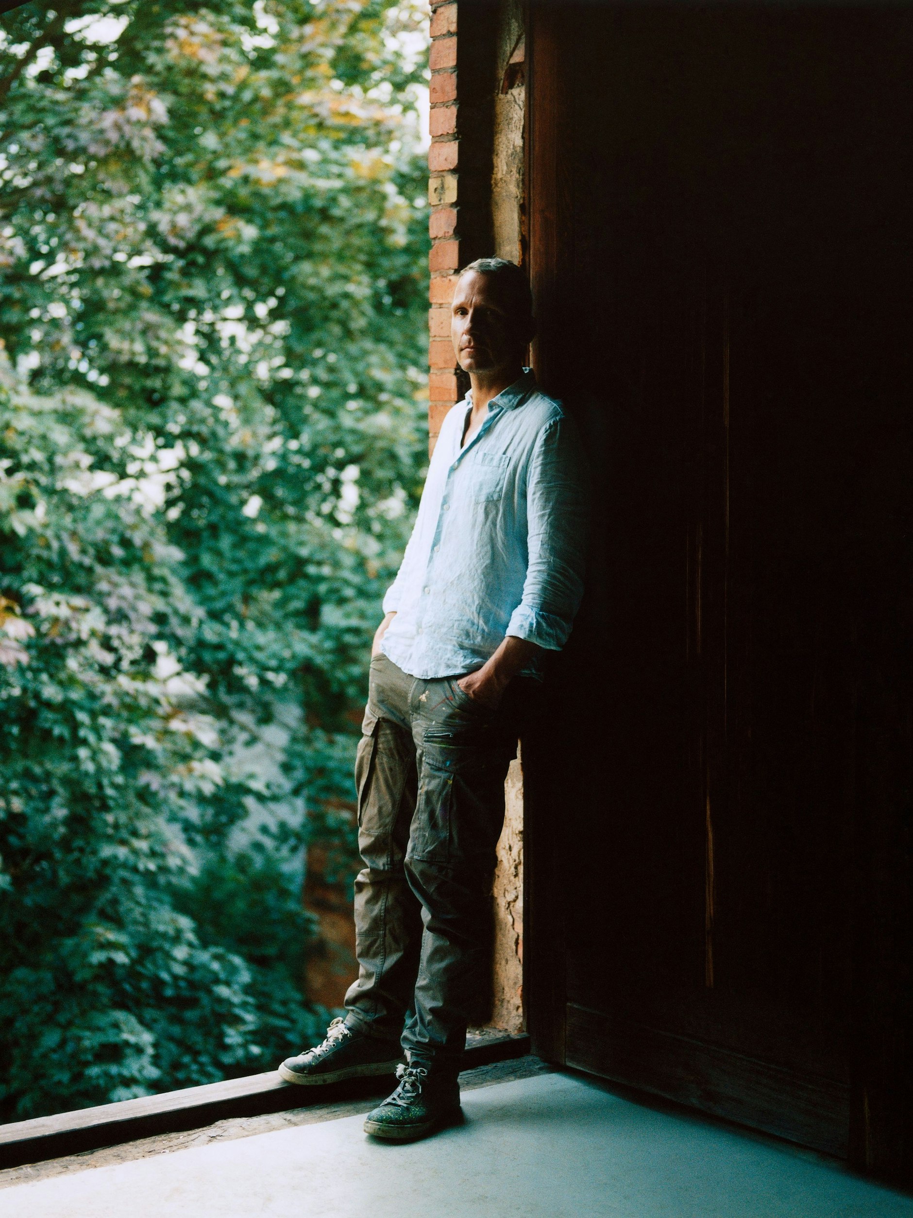 Norbert Bisky in seinem Atelier, einem ehemaligen Pferdestall