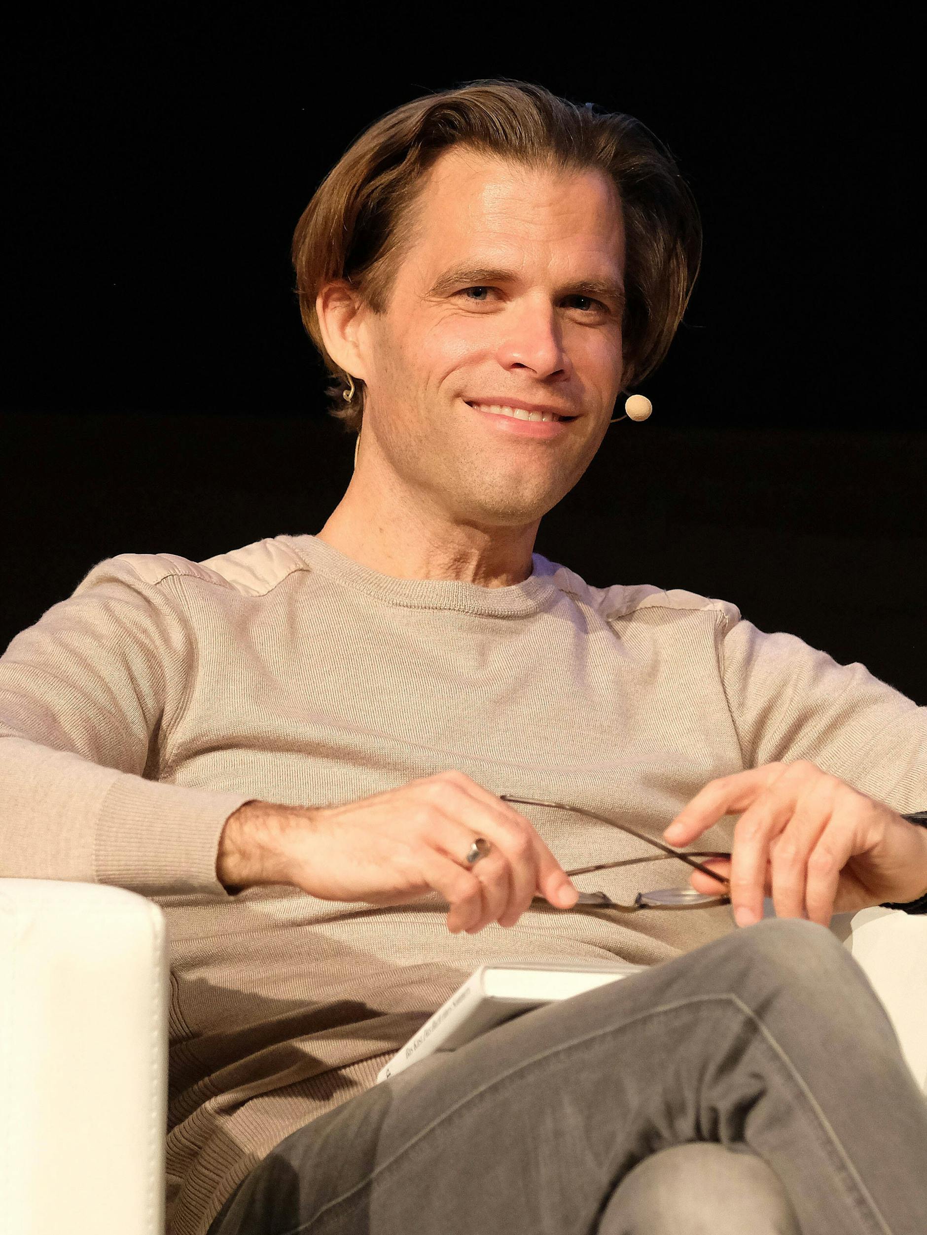 Bas Kast bei einer Lesung in Essen.