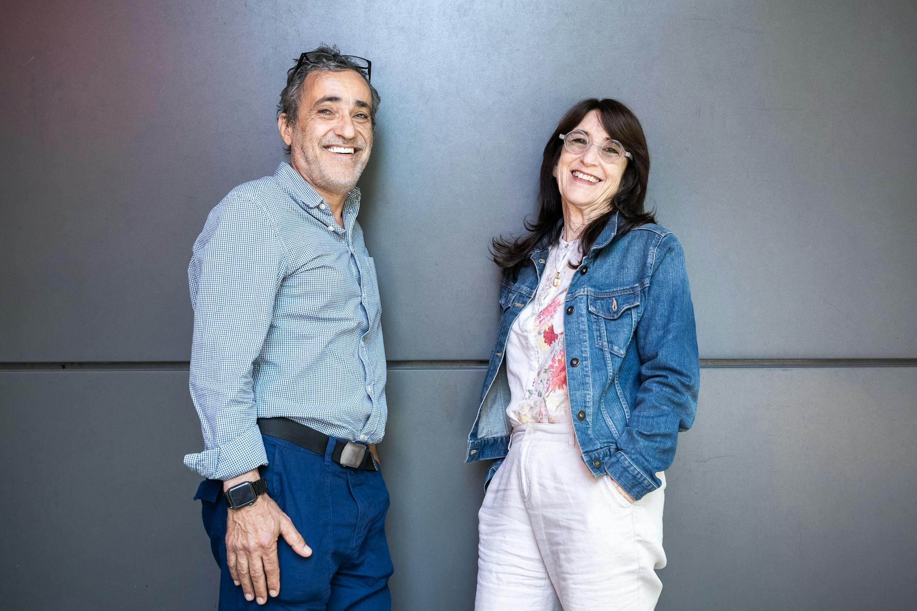 Der Kulturwissenschaftler und Kunstschaffende Jürgen Kuttner und die Schauspielerin und Performancekünstlerin Naomi Yoeli