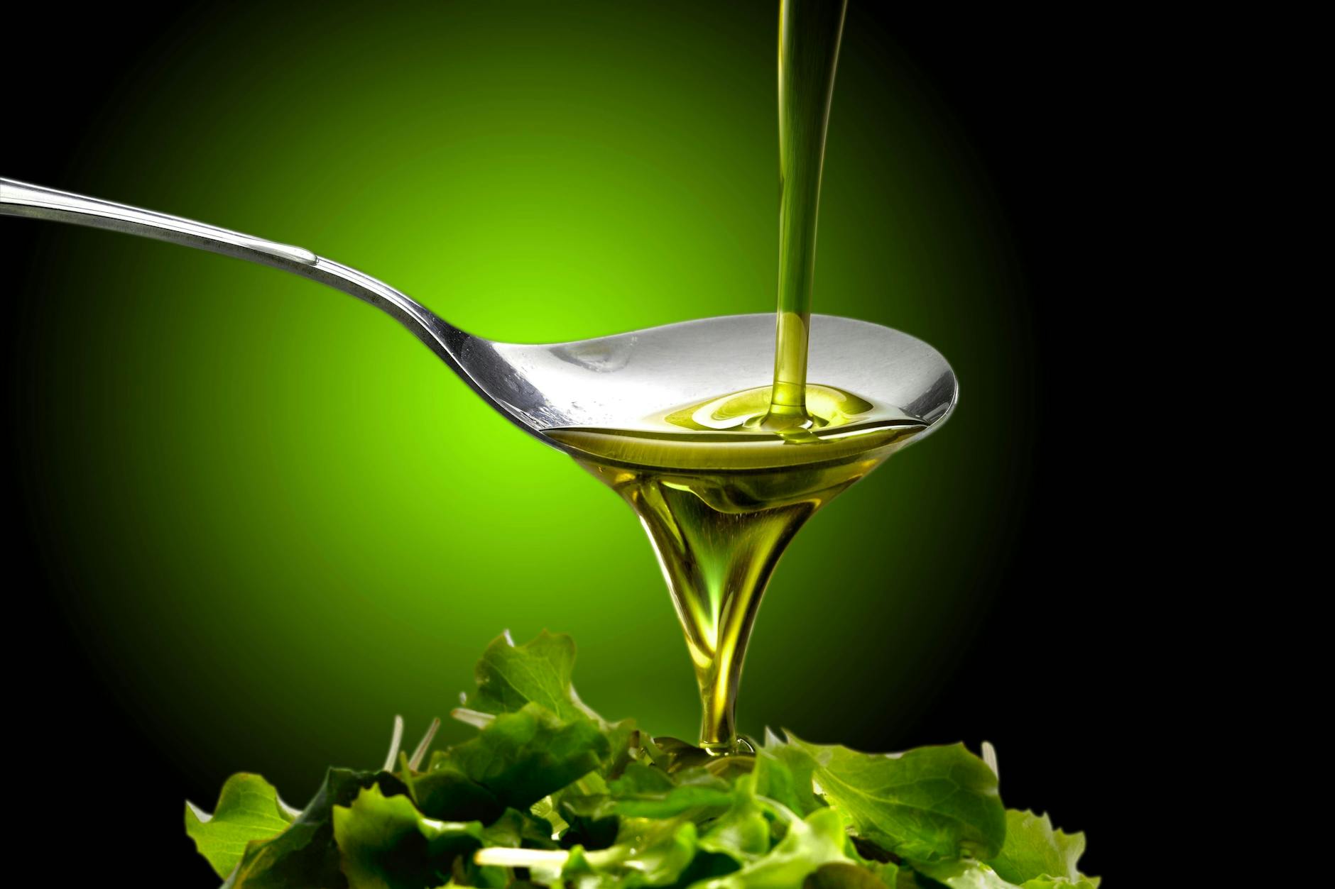 Salat ist gesund, umso mehr, wenn er mit wirklich gutem Olivenöl kredenzt wird. 