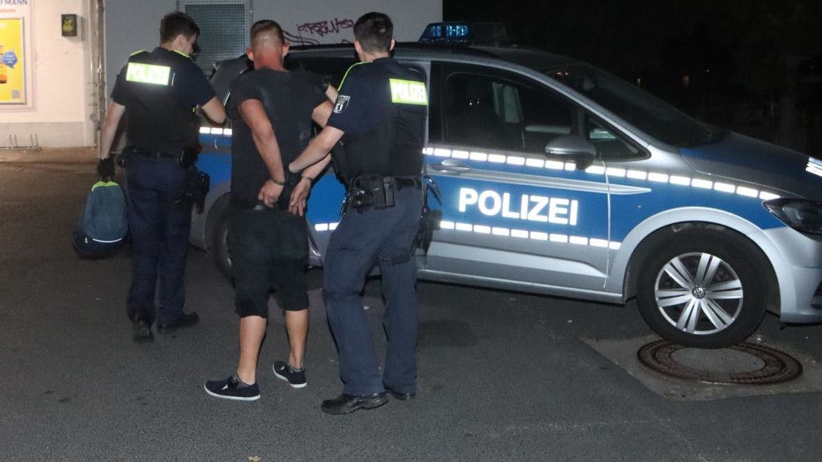 Für den „Leichtmatrosen“ ging es im Streifenwagen weiter.