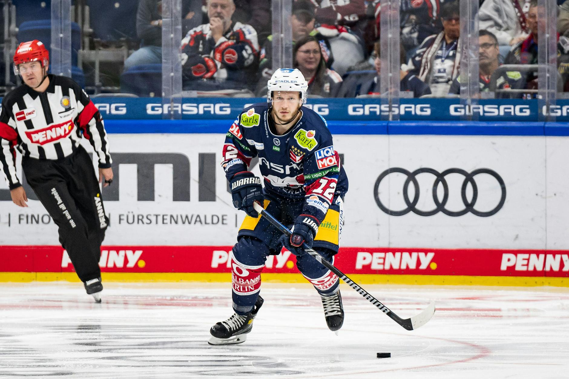 Eric Mik freut sich auf die neue Eishockey-Saison, egal, ob er als Verteidiger oder als Stürmer bei den Eisbären ran muss.