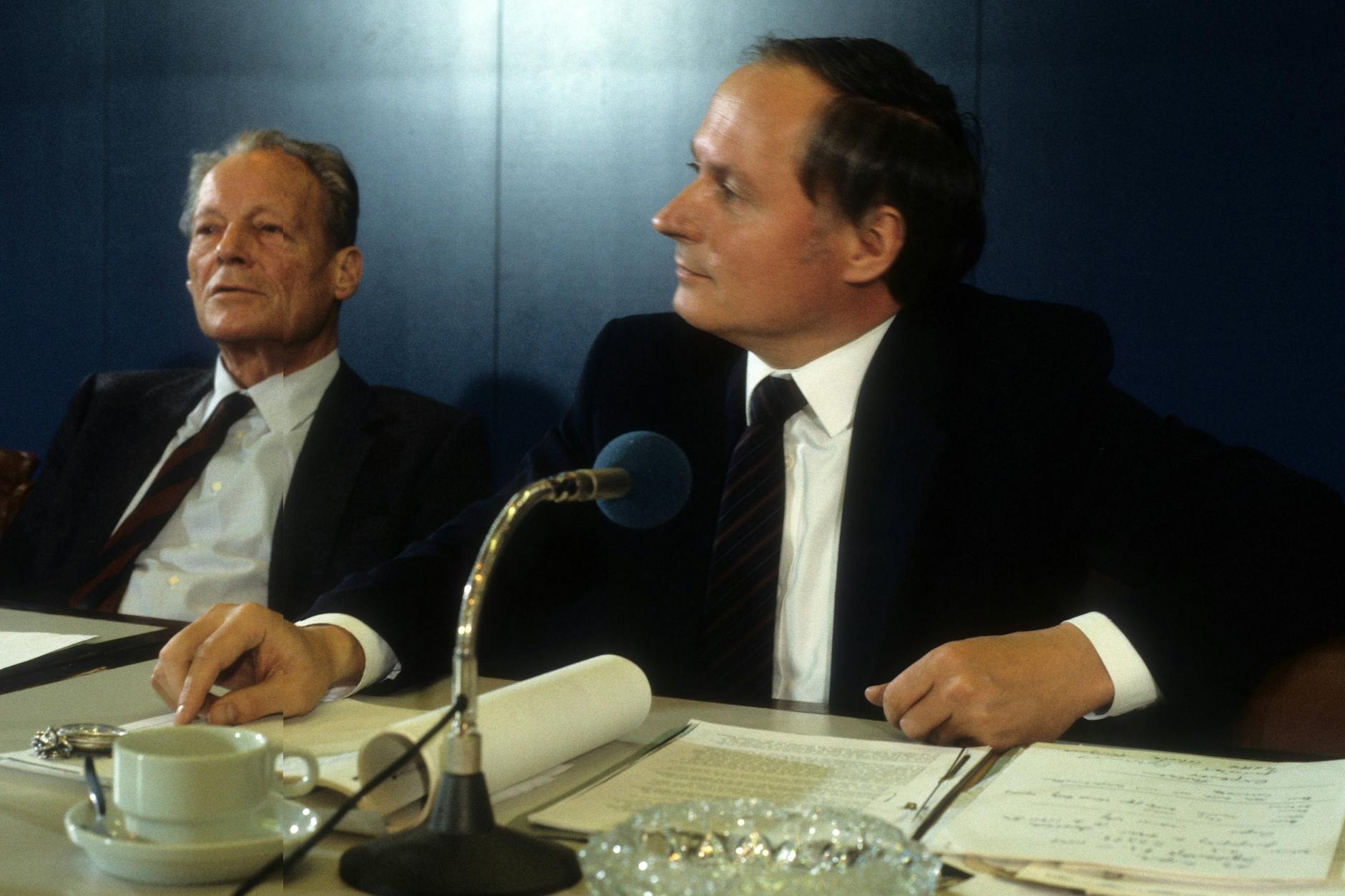 Willy Brandt sei „sein politischer Ziehvater“ gewesen, sagt Oskar Lafontaine. Das Foto stammt von 1983.