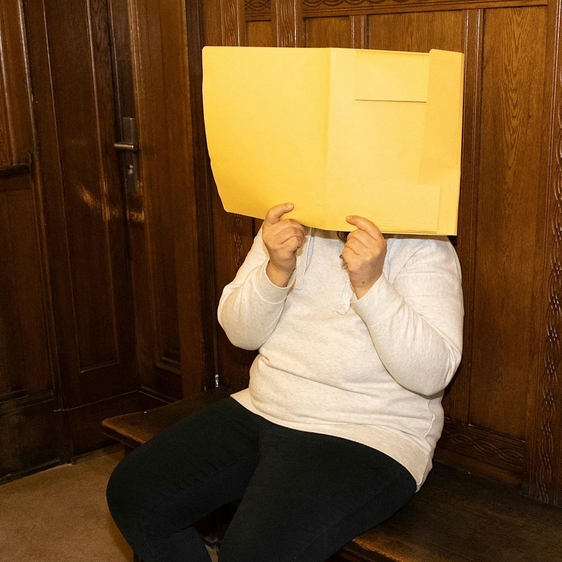 Landgericht Berlin: Warum zündet eine obdachlose Frau das Zelt ihres Partners an?