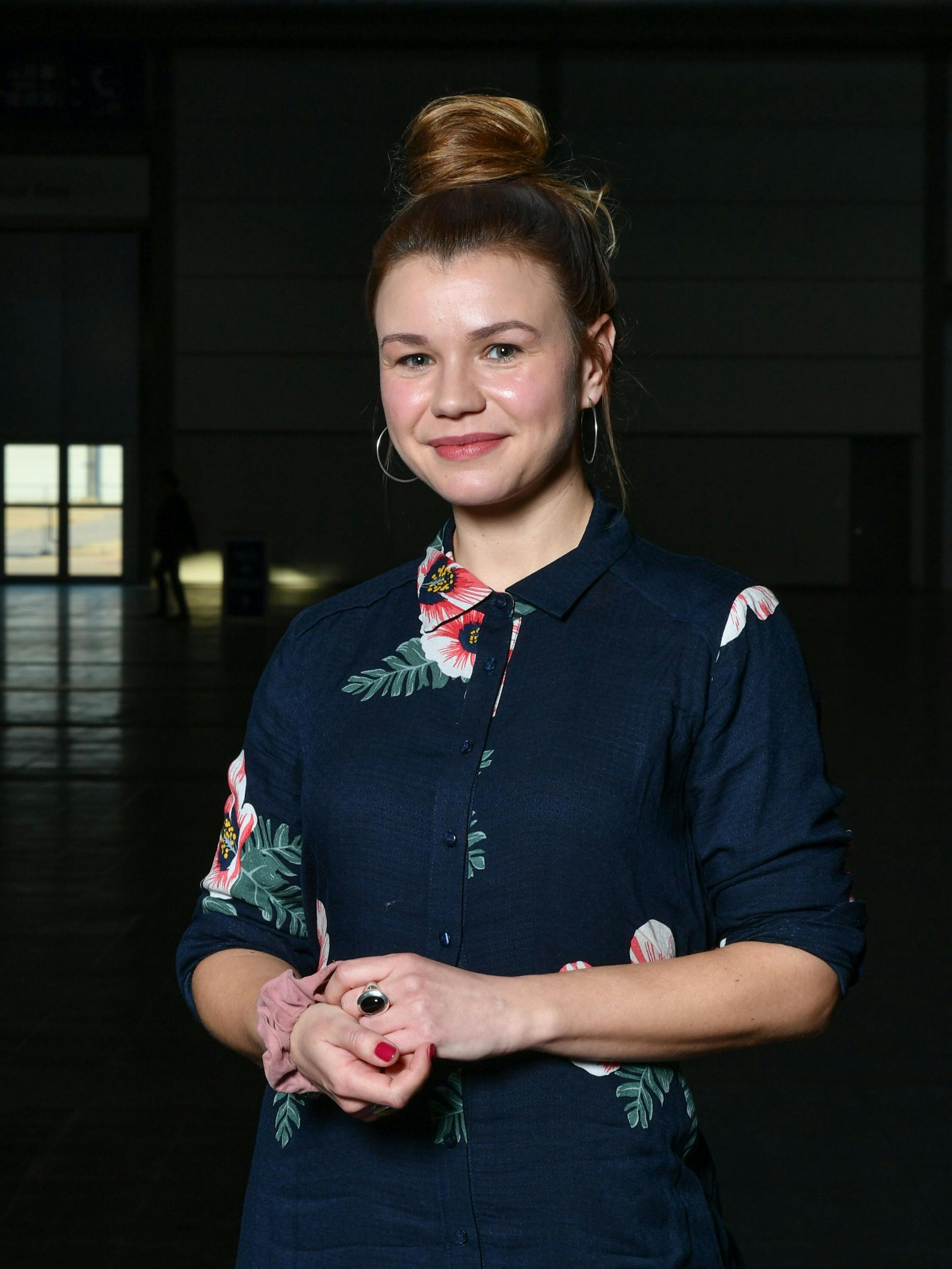 Die Autorin Romy Hausmann schrieb die Romanvorlage „Liebes Kind“. Als Inspiration diente ihr der Fall Natascha Kampusch.