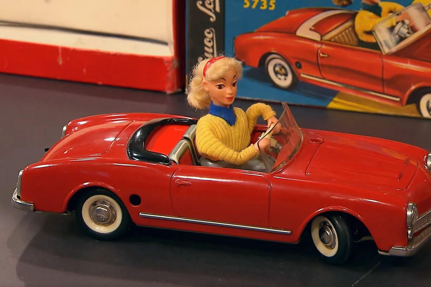 Ein echter Knaller für Sammler. Ein nigelnagelneues Auto in Top-Zustand bei „Bares für Rares“.