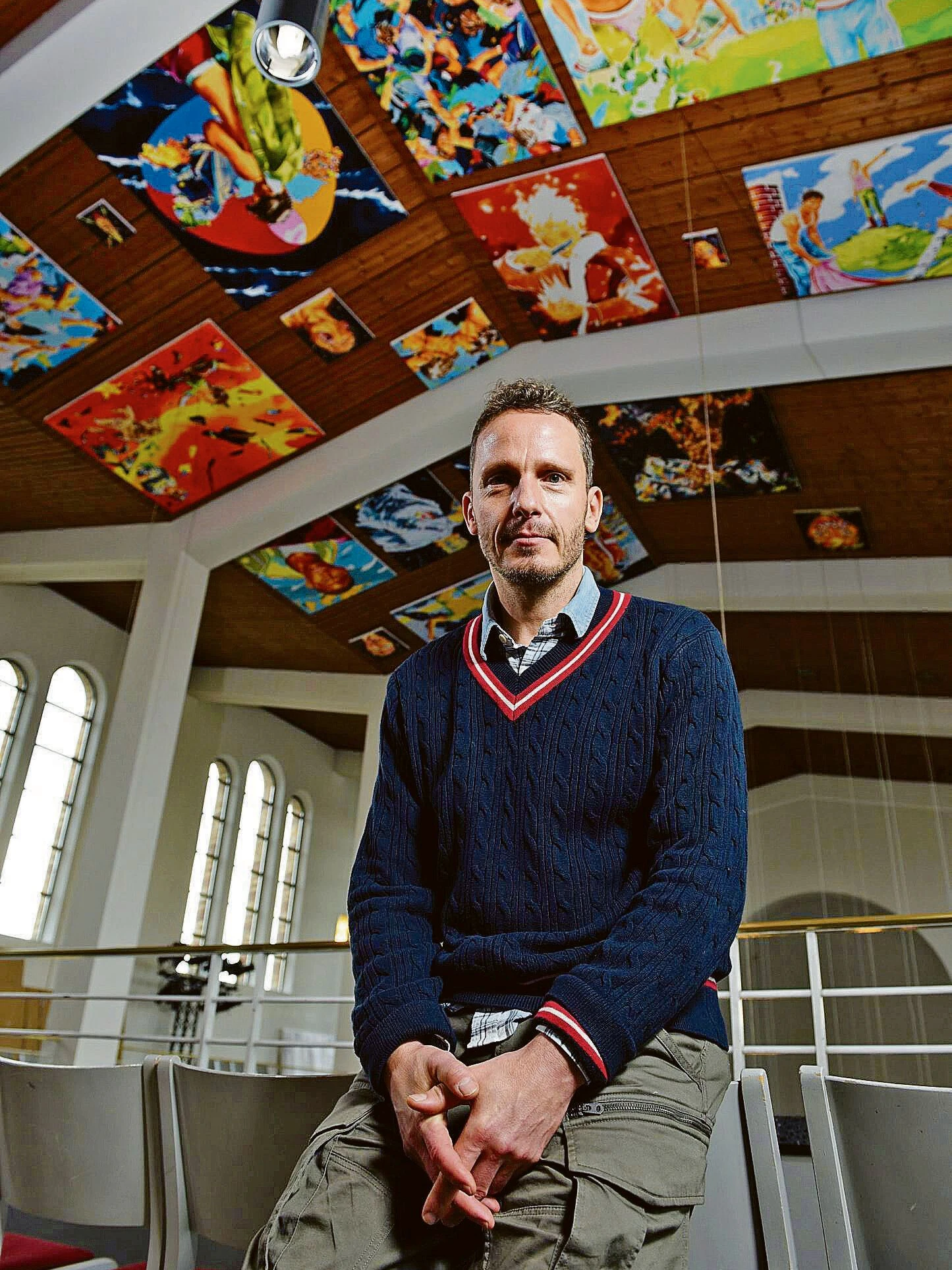 Biskys private Sixtina: Die Bilder alle an der Kirchendecke in seiner Ausstellung „Pompa“, November 2019, St. Matthäus am Berliner Kulturforum
