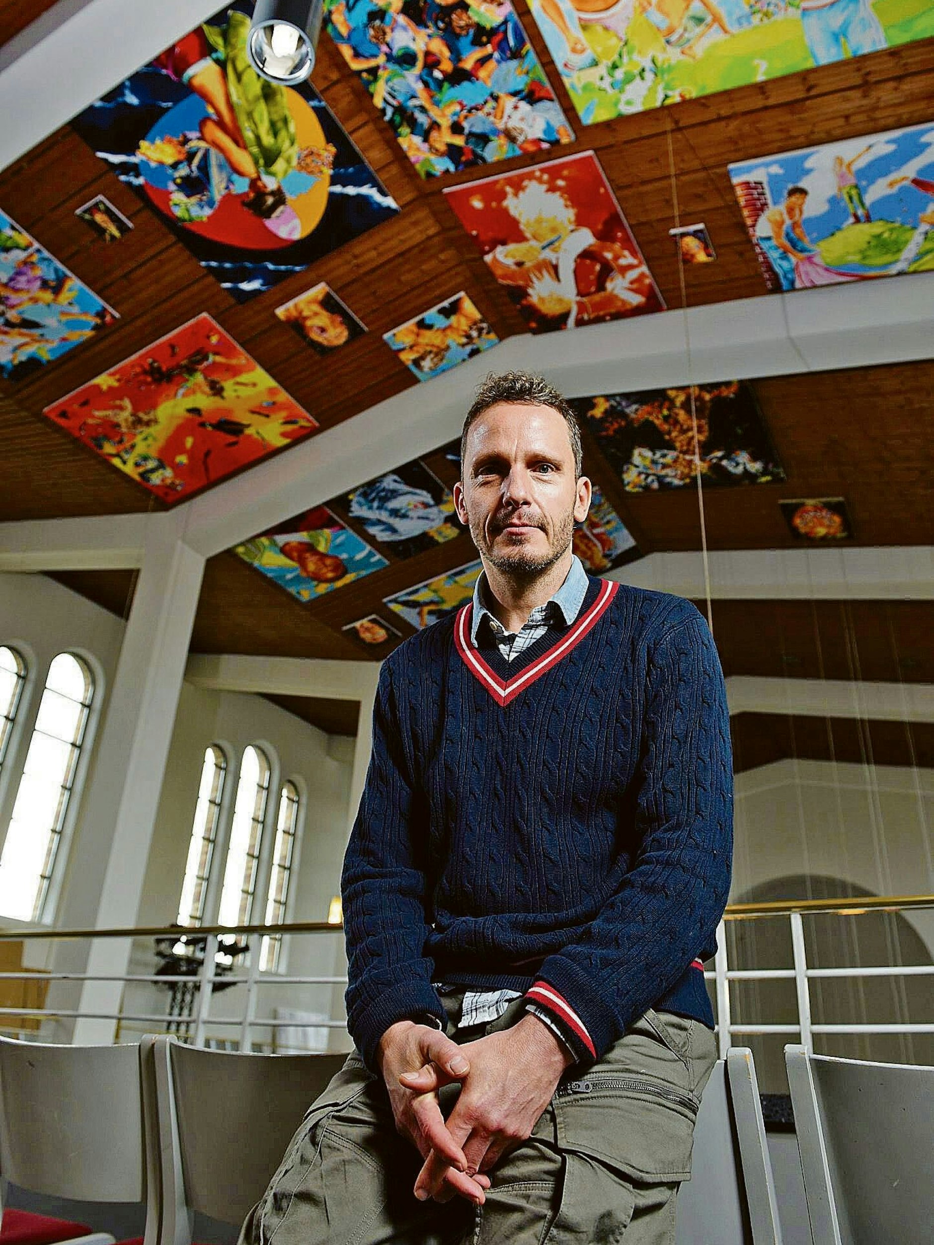 Biskys private Sixtina: Die Bilder alle an der Kirchendecke in seiner Ausstellung „Pompa“, November 2019, St. Matthäus am Berliner Kulturforum