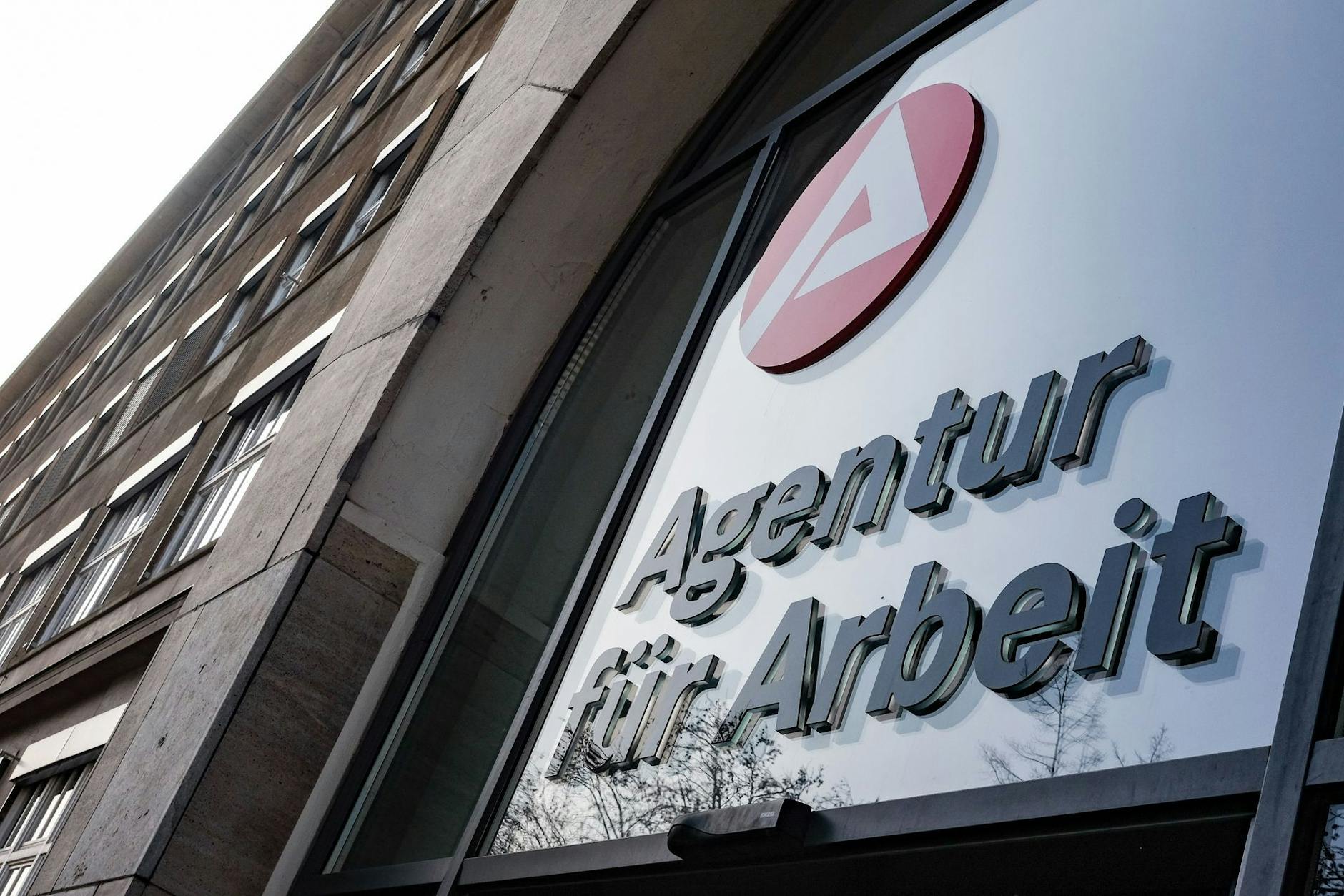 Arbeitet die Agentur für Arbeit nicht richtig? 