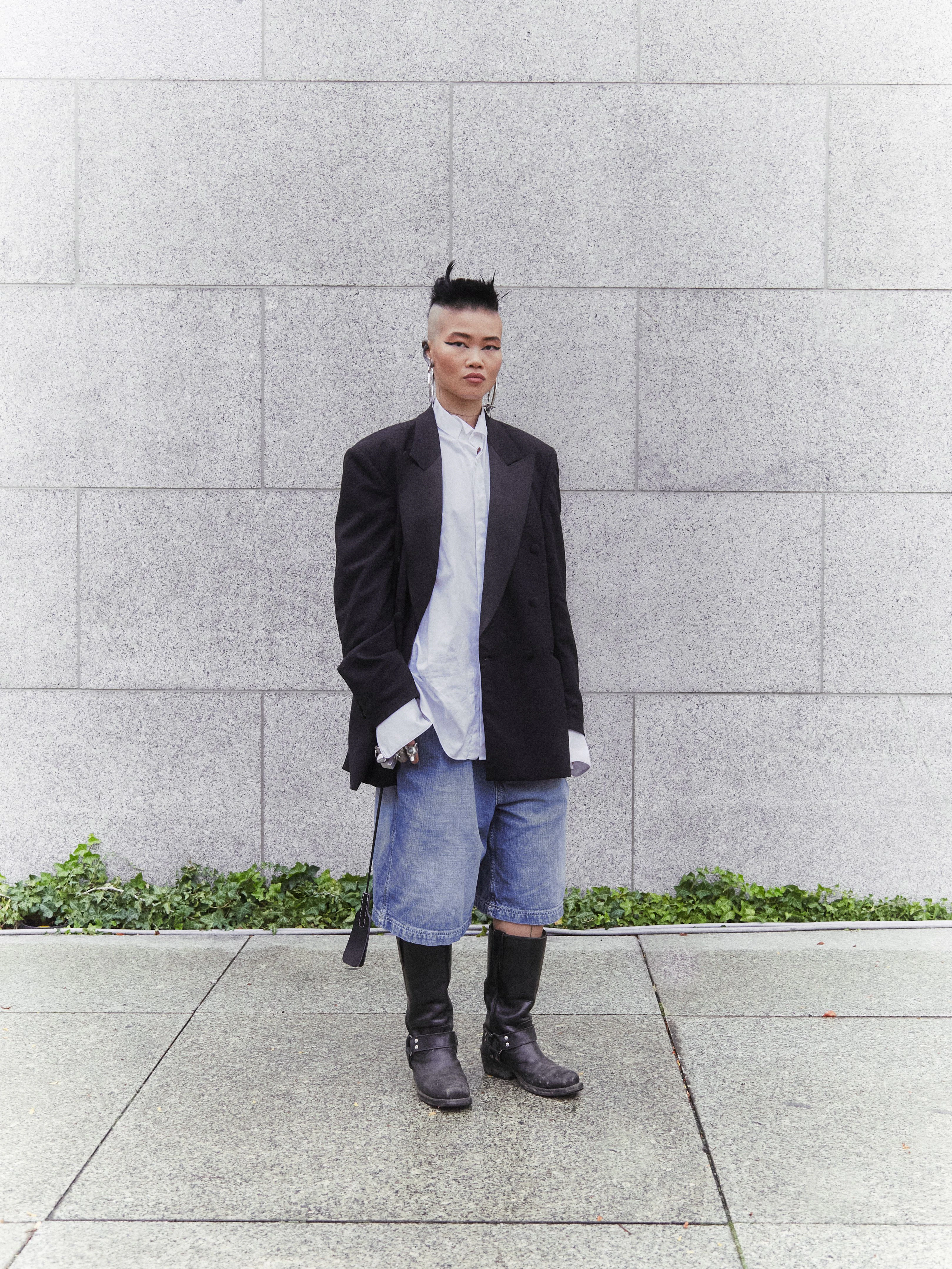 Grace-Jones-Vibes gibt uns Eva. Als Private Chef, wie sich die in Prag lebende Köchin nennt, kreiert sie „Modern Chinese Cuisine“ für kleine Runden. In Berlin sei sie aber auch oft, sagt sie – wegen ihres Boyfriends.