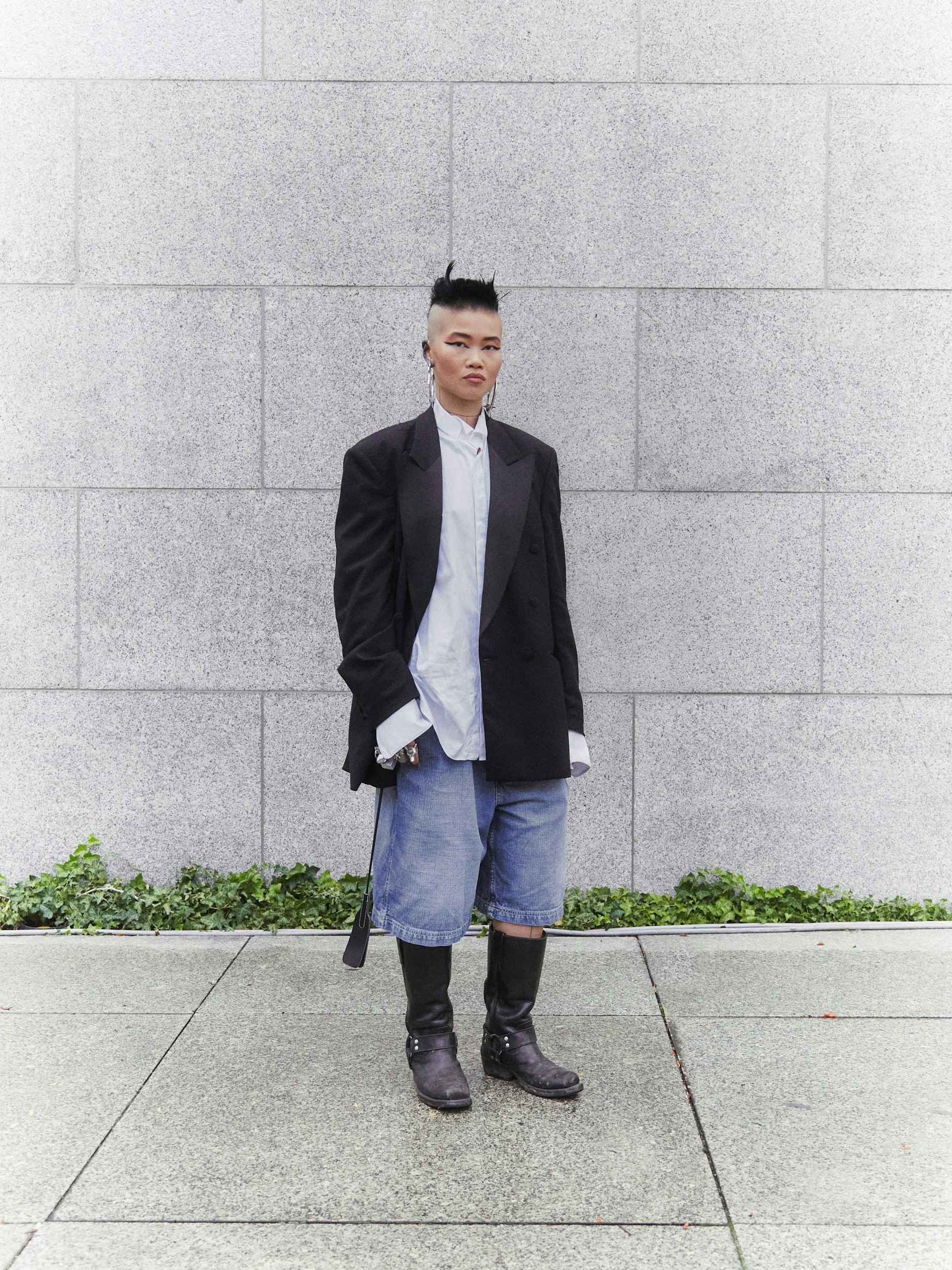 Grace-Jones-Vibes gibt uns Eva. Als Private Chef, wie sich die in Prag lebende Köchin nennt, kreiert sie „Modern Chinese Cuisine“ für kleine Runden. In Berlin sei sie aber auch oft, sagt sie – wegen ihres Boyfriends.