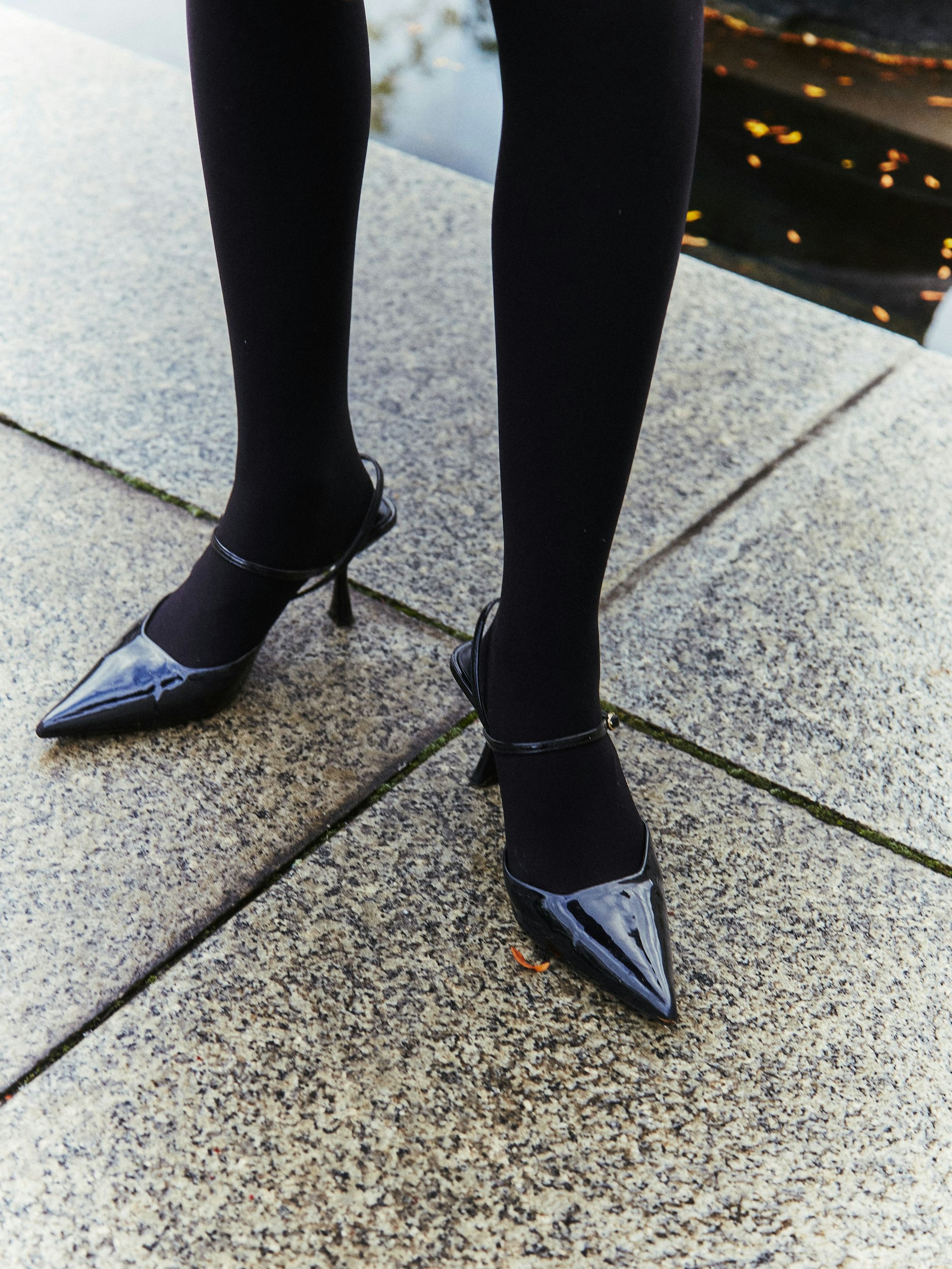 An den schönen Lack-Stilettos perlen die Regentropfen einfach ab, die das Reference Festival zu einer feuchten Gelegenheit machten. Das störte aber keinen.&nbsp;