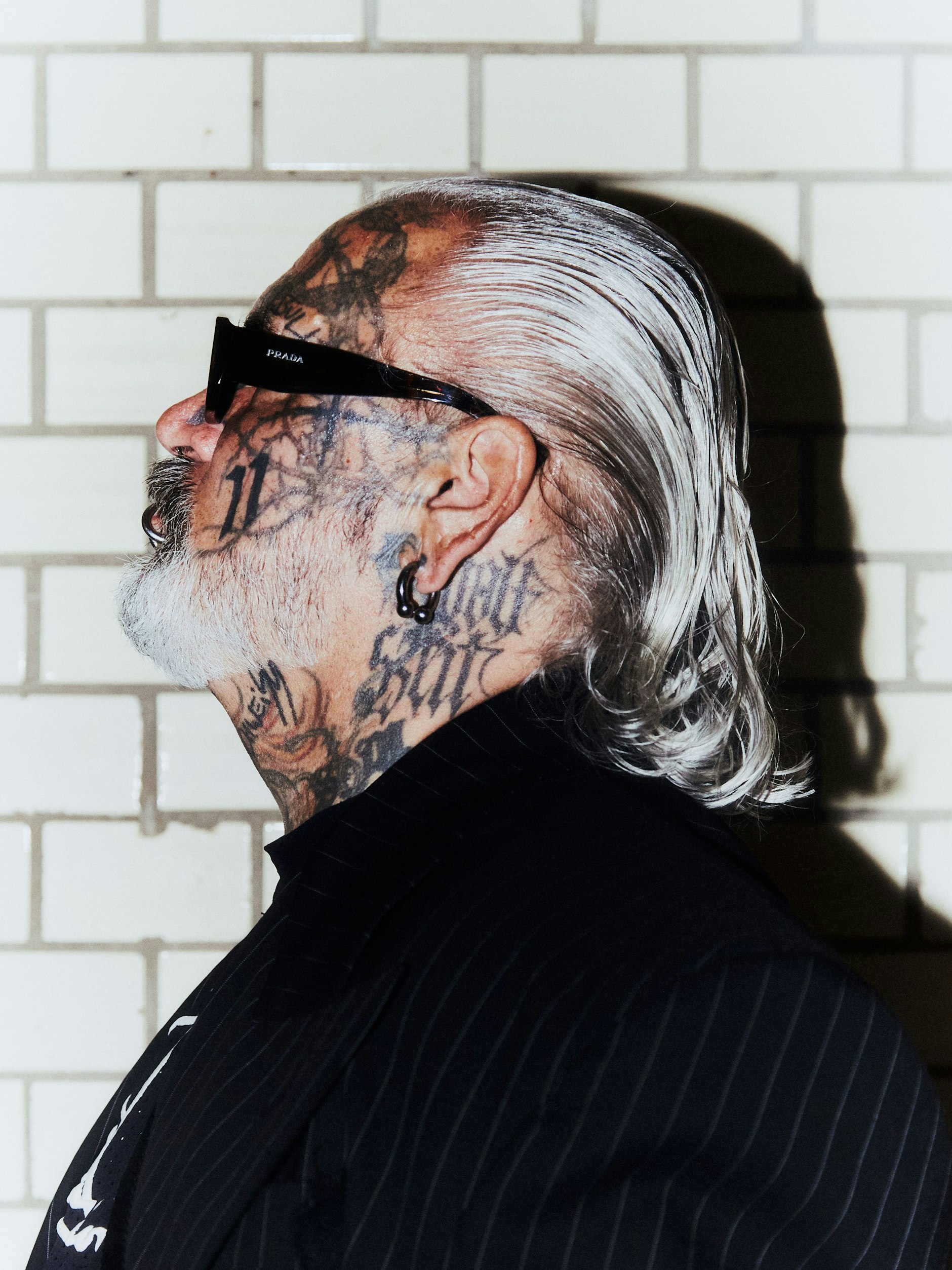 Die Kampagne sei eine „Hommage an die Clubkultur“, sagt Marquardt. Es sei für ihn eine schöne Erfahrung gewesen, dafür mit der neuen Generation in Kontakt zu treten und mit den jungen Menschen zu arbeiten.