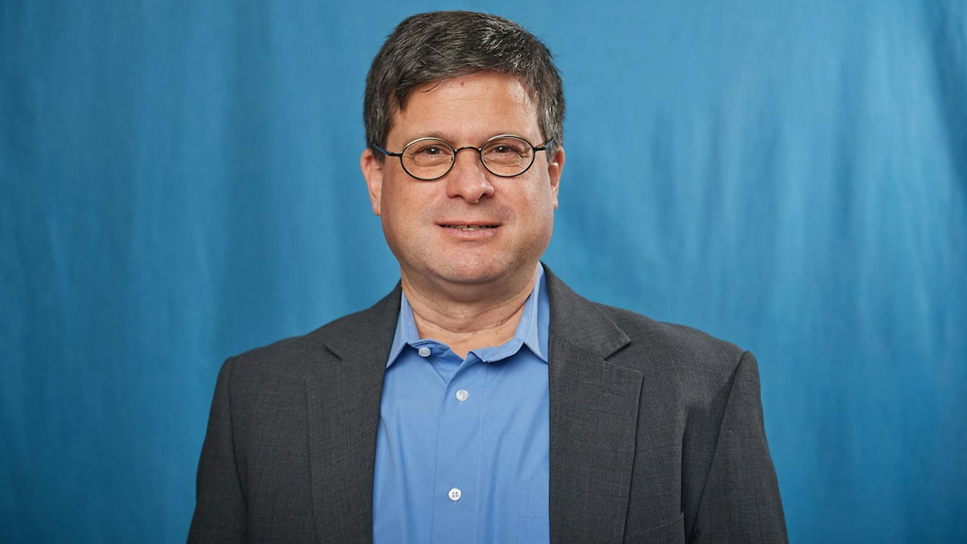 Der Politikwissenschaftler Gideon Botsch hat auch eine Theorie zum Anstieg der AfD-Zahlen in Brandenburg.