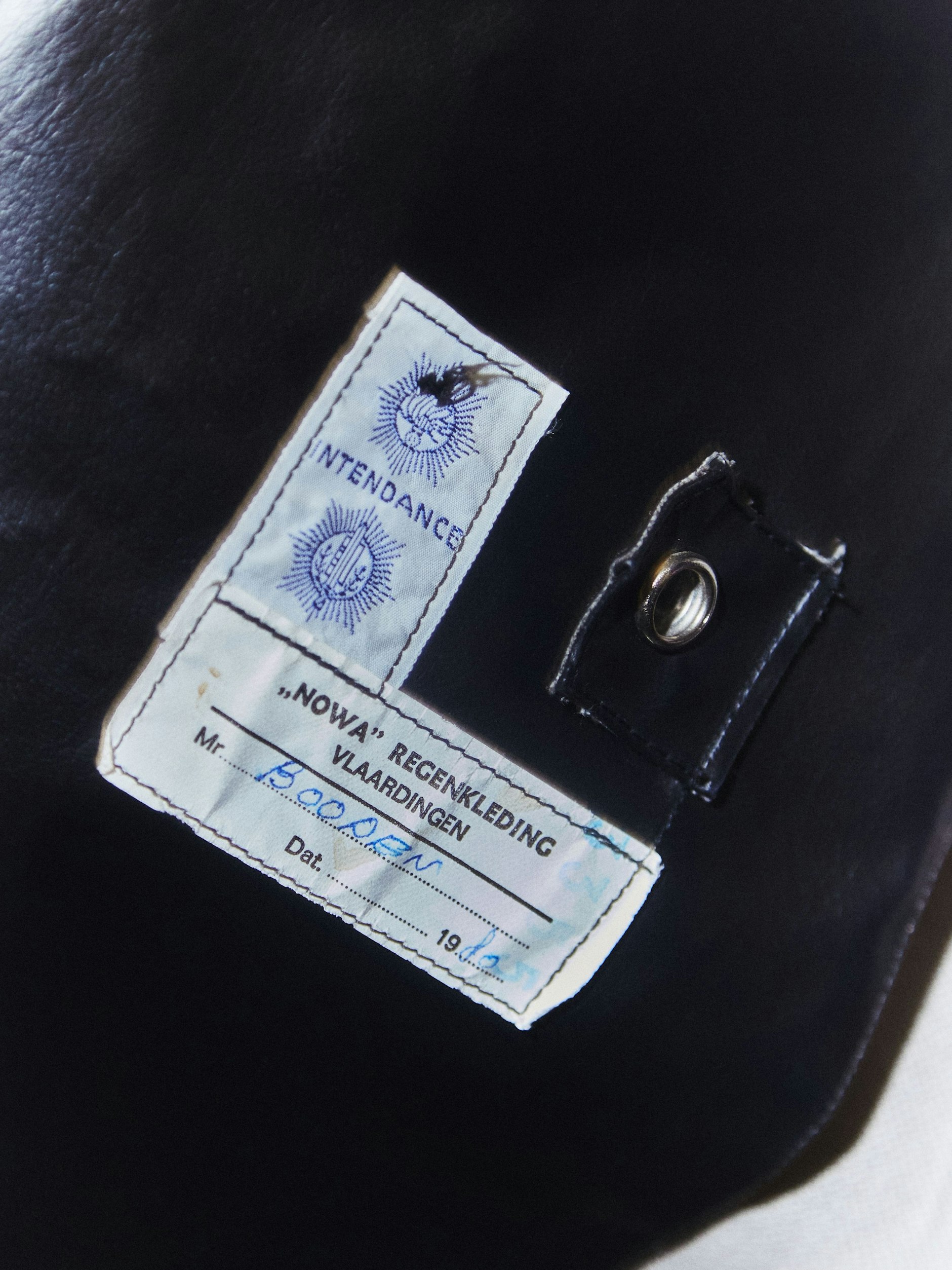 Devons Regenjacke gehörte mal einem gewissen Mister Booden.