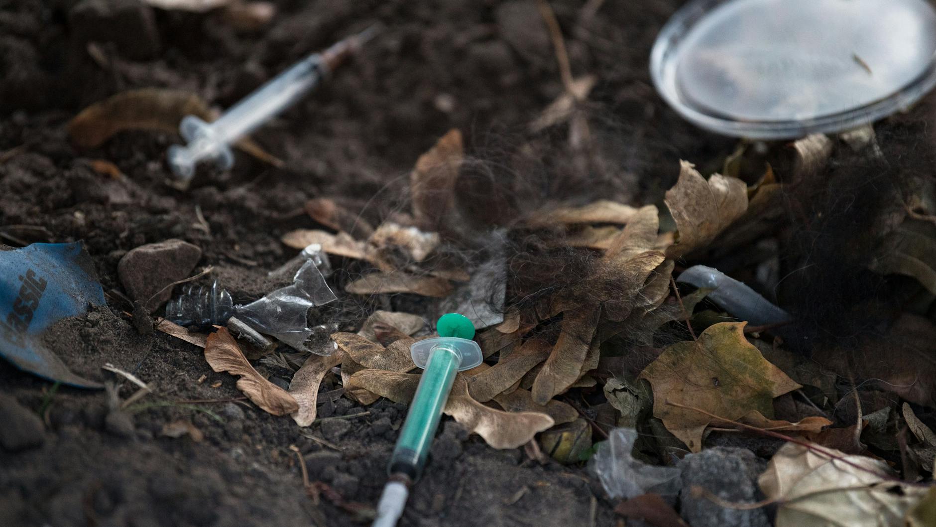 Spritzen auf dem Boden – der absolute Horror aller Eltern.