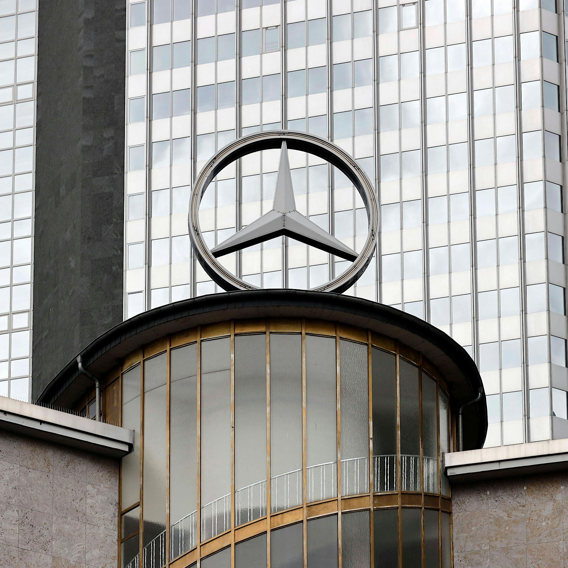 Diesel-Skandal: Kraftfahrt-Bundesamt droht Mercedes mit Stilllegungen