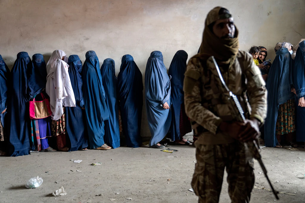 Zwei Jahre nach der Machtübernahme: Afghanistan im Schwebezustand