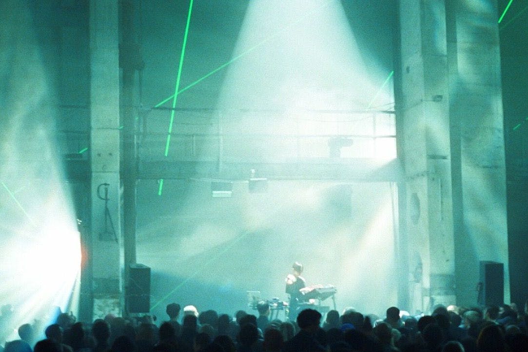Kraftwerk: Die eindrucksvolle Halle als Bühne für intensive audiovisuelle Kunst.