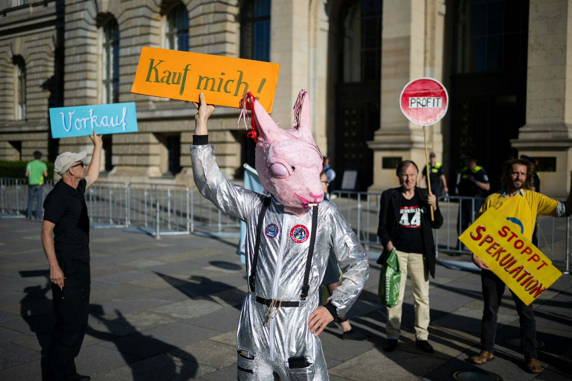 Vor wenigen Tagen demonstrierten Mieter vor dem Abgeordnetenhaus für die Unterstützung des Vorkaufsrechts durch den Senat.&nbsp;