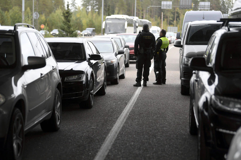 Finnland kehrt bei EU-Sanktionen um: Russische Autos jetzt doch verboten