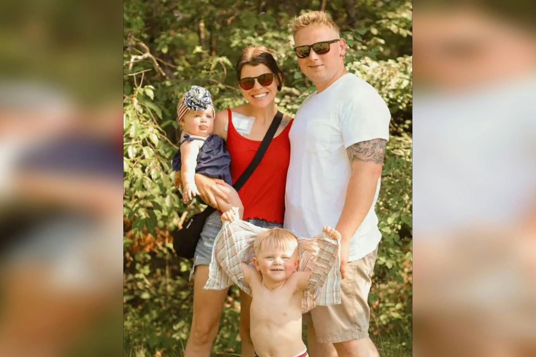 Tasha Kann mit ihrem Mann und ihren beiden Kindern. Tasha hat nur noch wenige Wochen zu leben.