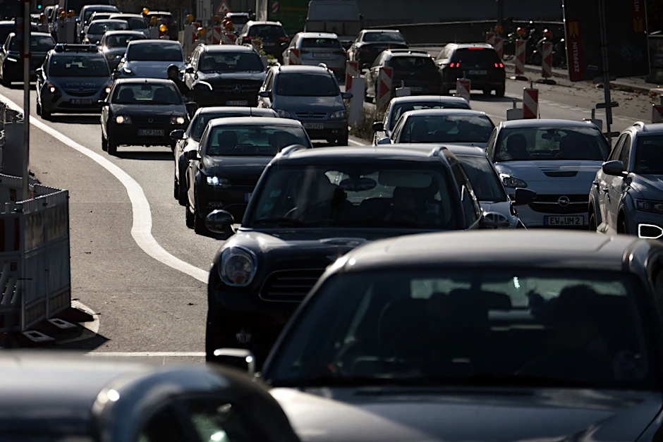 Wer in Berlin mit dem Auto unterwegs ist, braucht oft starke Nerven. Ab Montag gibt es auch wieder zahlreiche neue Baustellen.  
          
          