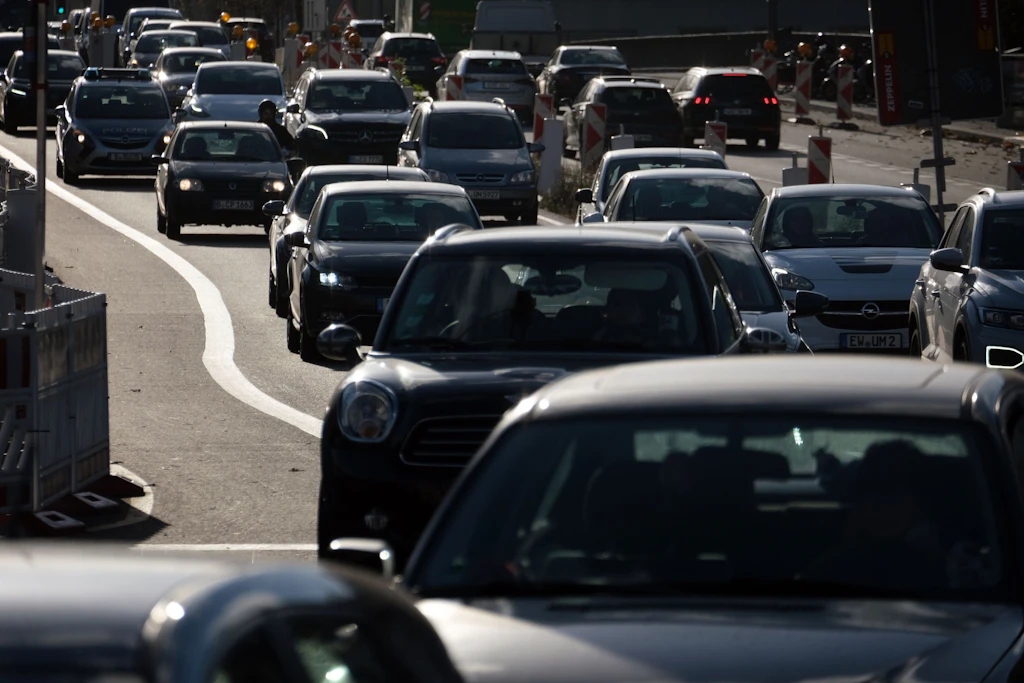Klimakleber, Baustellen-Wahnsinn, Sperrungen: HIER staut sich der Verkehr ab Montag