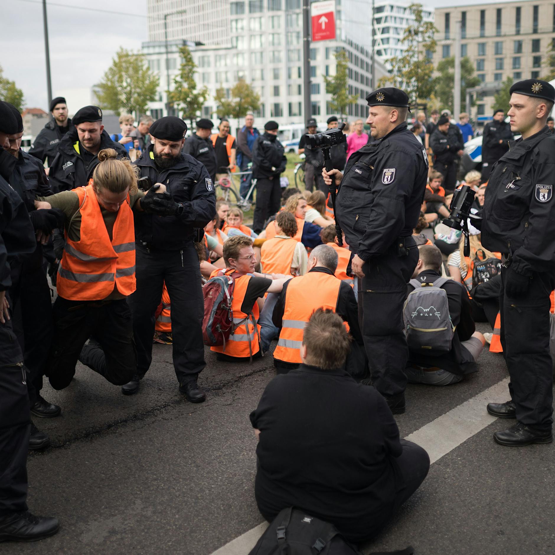 Klima-Kleber wüten in Berlin – SO viele Verfahren laufen gegen sie!