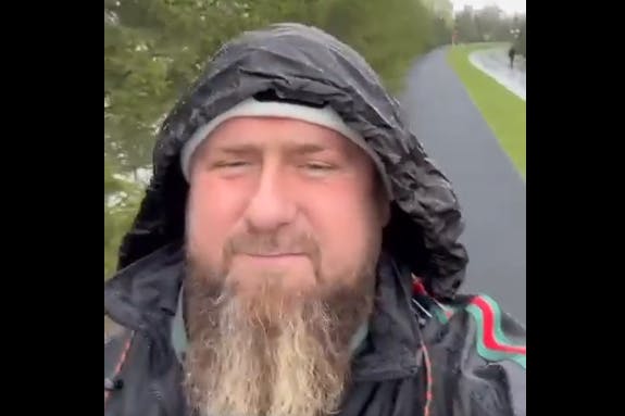 Der tschetschenische Präsident Ramsan Kadyrow auf dem am Sonntag veröffentlichten Video