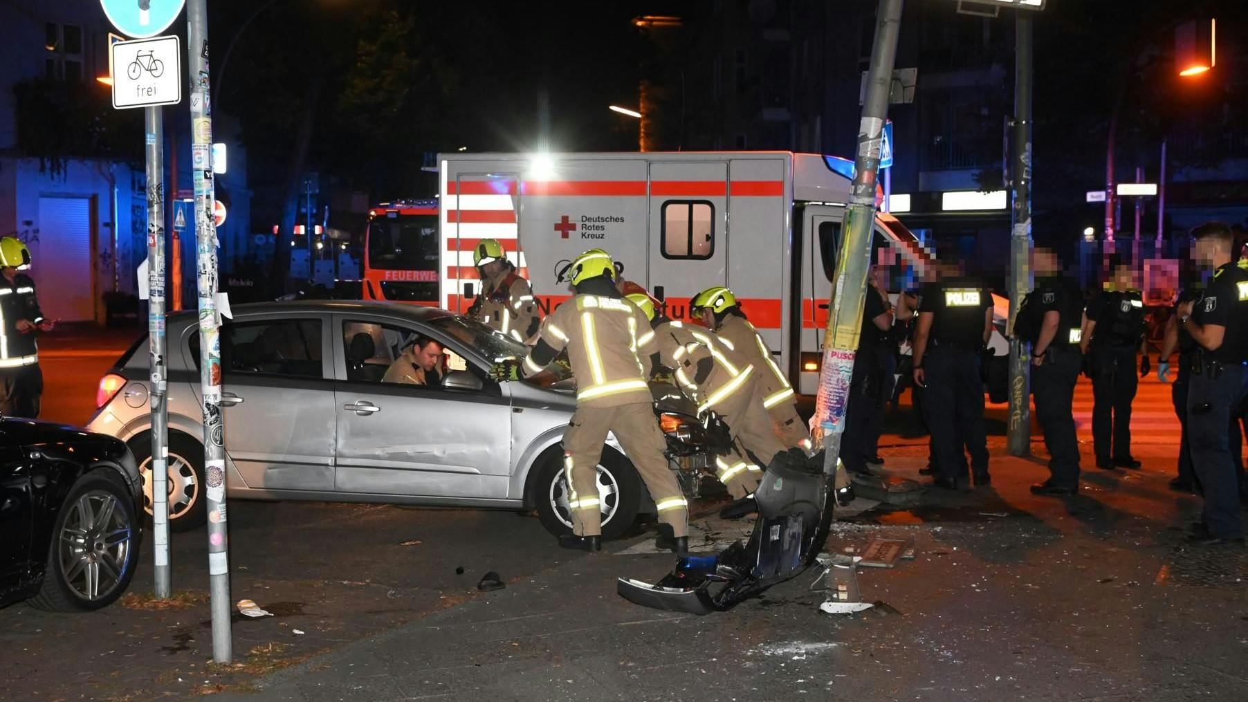 Die Verfolgungsjagd in Neukölln endete an einem Laternenmast.