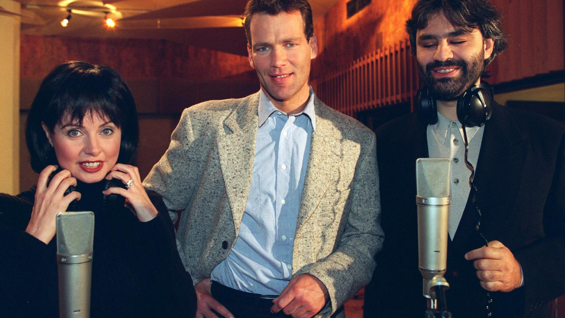 Sarah Brightman, Andrea Bocelli (r.) und Henry Maske im Oktober 1996 im Tonstudio, als sie das Lied „Time to Say Goodbye“ vorstellen.