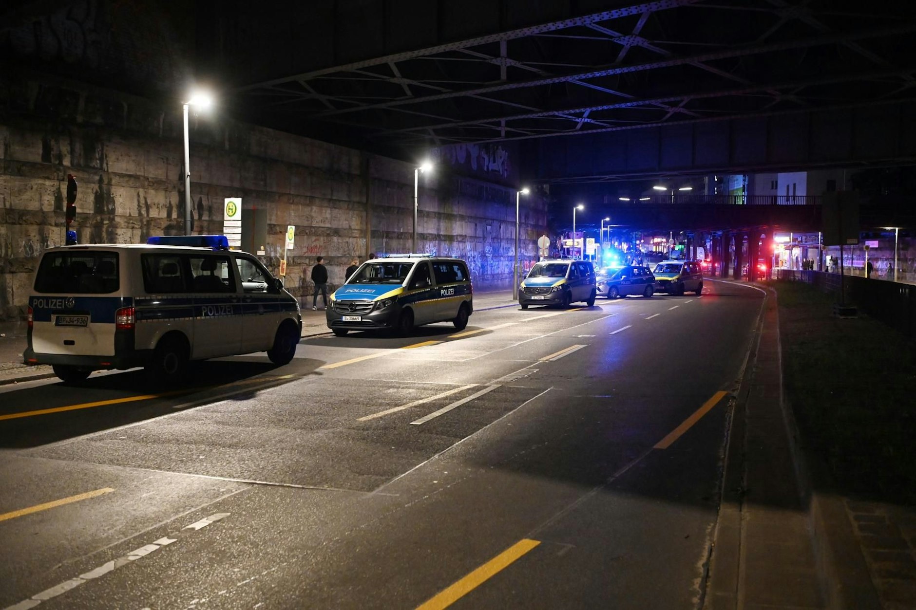 In Schöneberg wurde ein Mann vor einer Sportbar niedergestochen. Der Täter stellte sich.