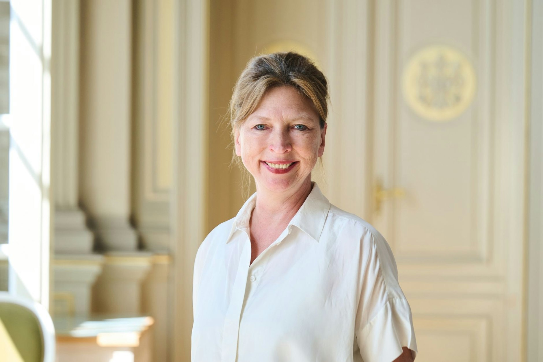 ARCHIV - Iris Laufenberg, Intendantin am Deutschen Theater, steht vor der Pressekonferenz im Deutschen Theater.  