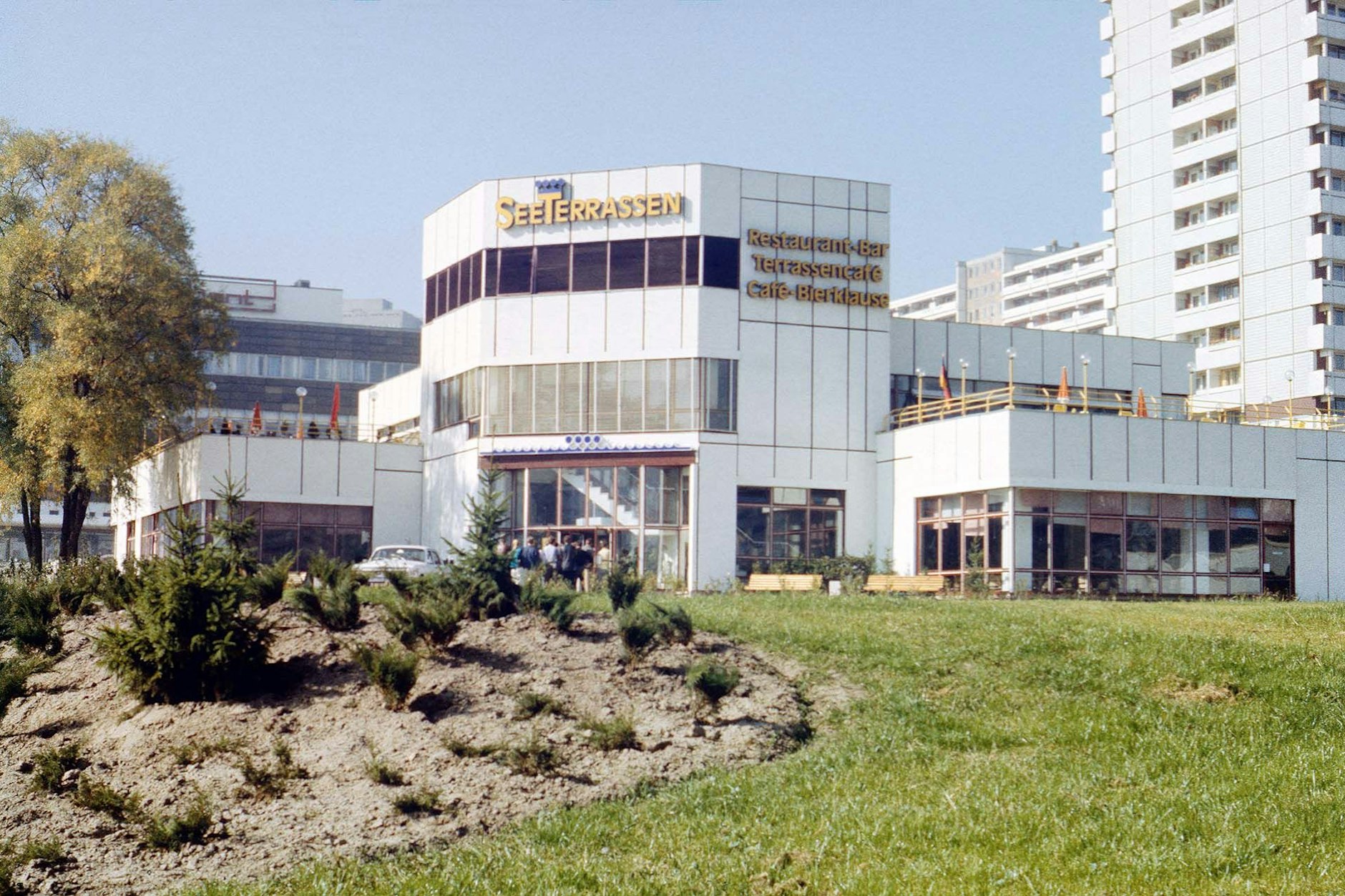 Seeterrassen am Fennpfuhl mit Restaurant, Bar, Café und Bierklause: beliebt, dem Abriss Ost zum Opfer gefallen