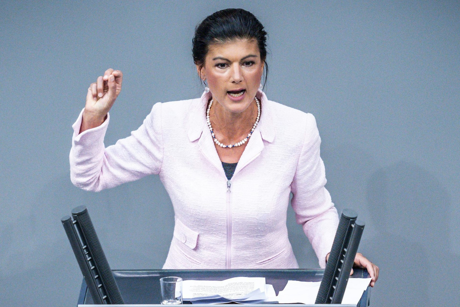 Sahra Wagenknecht sieht die Sanktionen kritisch.