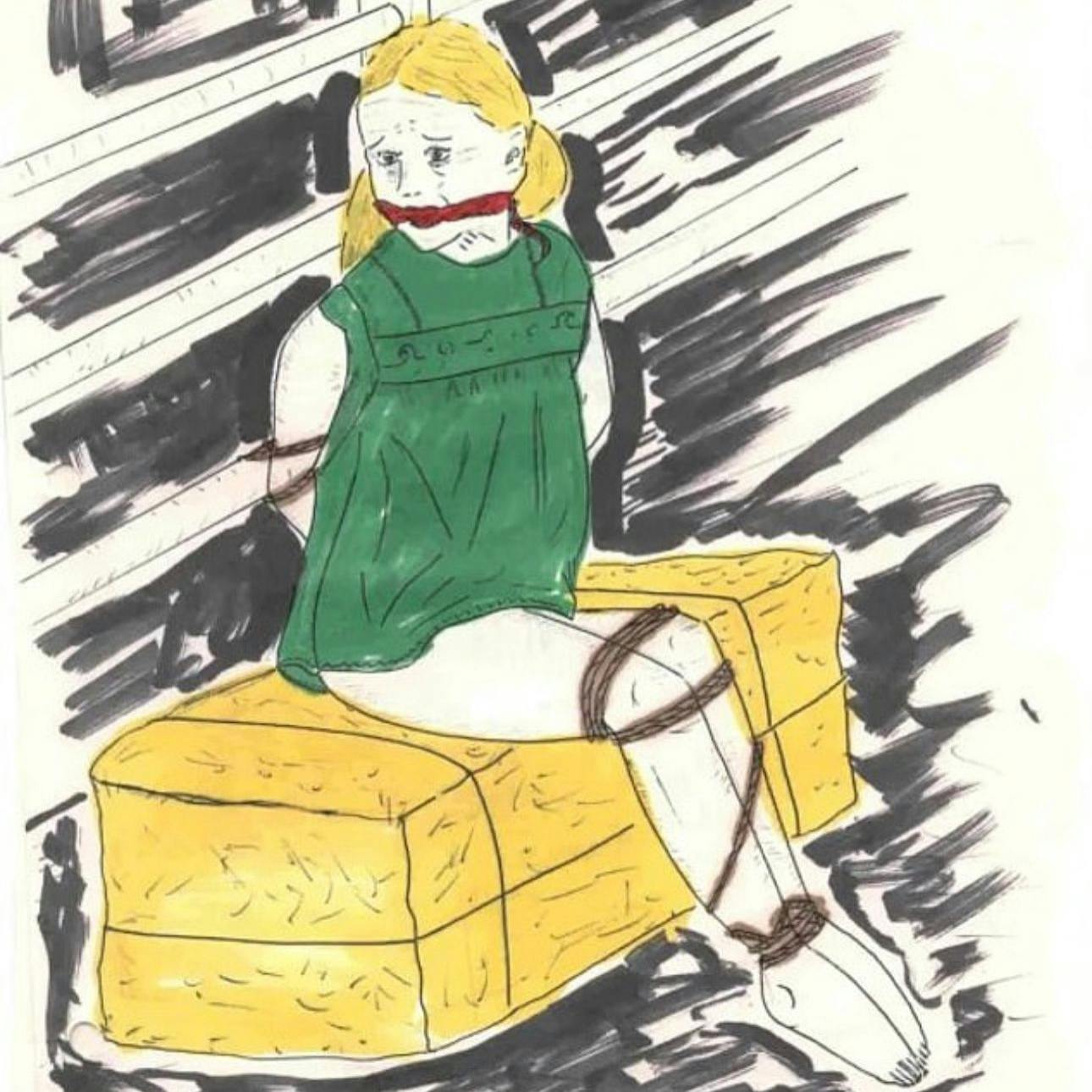 Ein Bild zeigt eine blonde Frau oder Mädchen im grünen kurzen Kleid, die geknebelt und gefesselt ist.