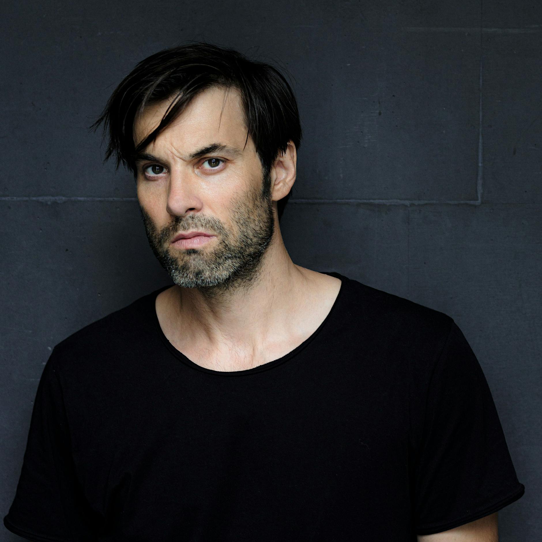 Max Simonischek: „Ich werde Berlin spätestens im Frühjahr verlassen“