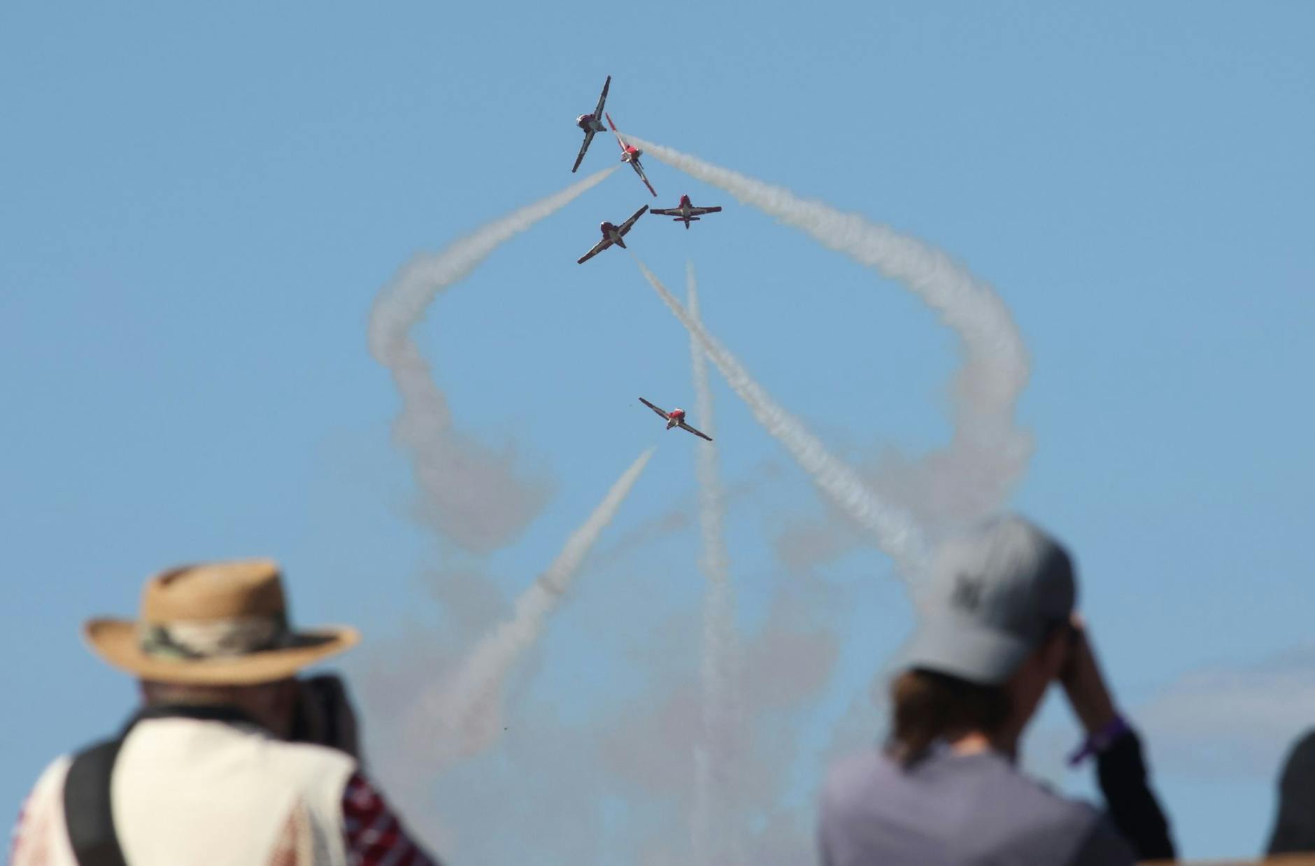 Die Snowbirds der kanadischen Streitkräfte proben für eine Show. ZUMA Press/dpa
