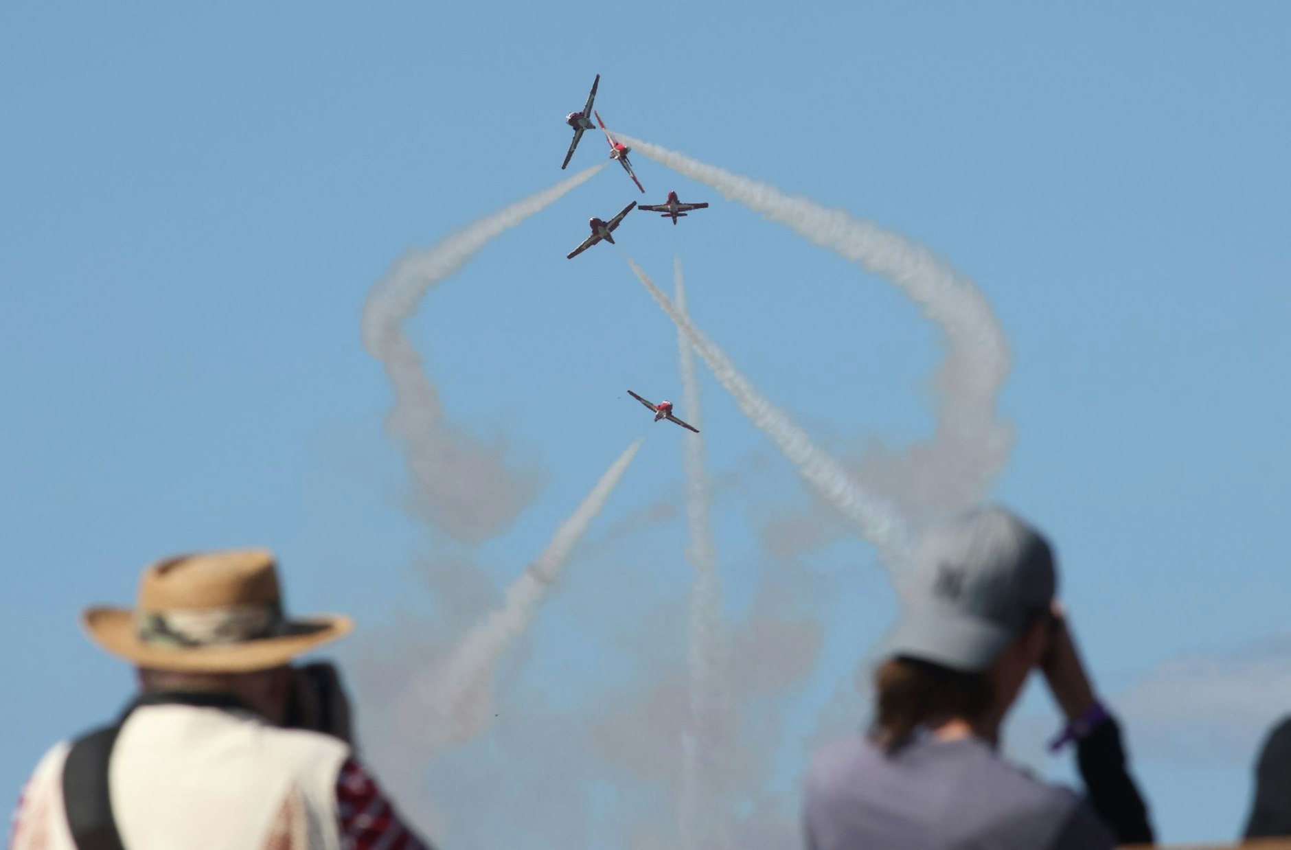 Die Snowbirds der kanadischen Streitkräfte proben für eine Show.   ZUMA Press/dpa