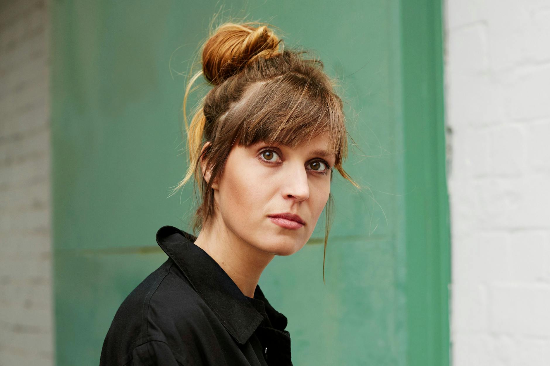 Die Autorin Charlotte Gneuß. Ihr Buch „Gittersee“ spielt in einem Dresden, das sie nicht erlebt hat. 