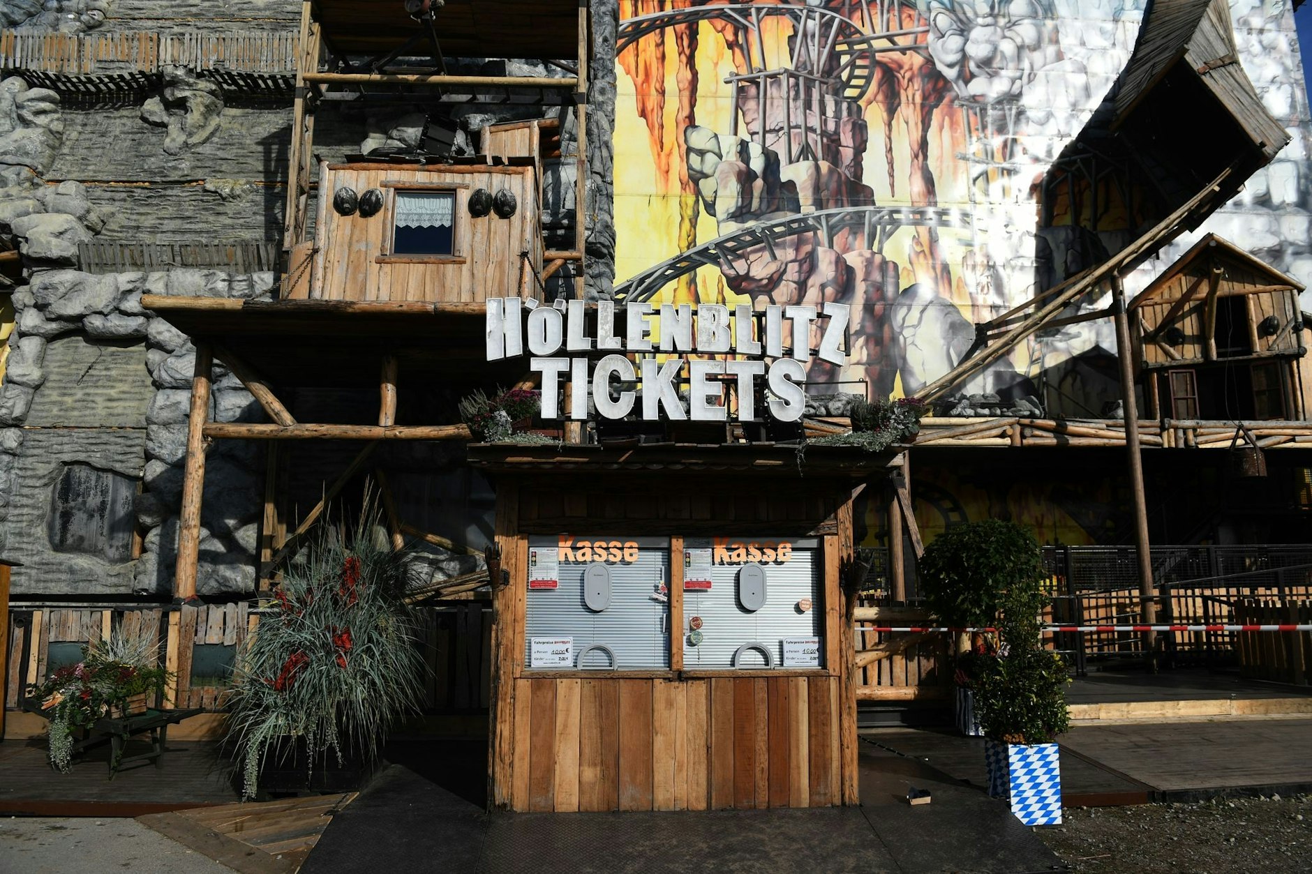 Die Reparaturen am «Höllenblitz» auf dem Oktoberfest sind weitgehend abgeschlossen.  