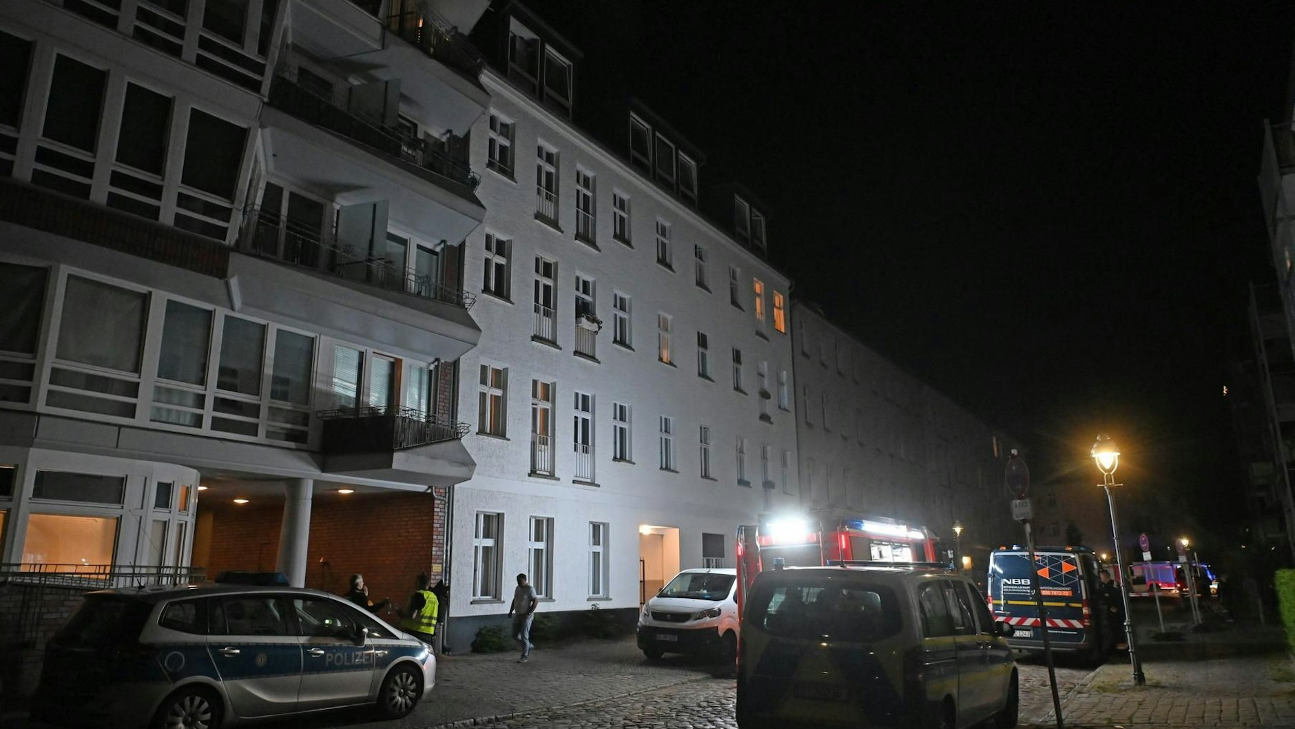 In Köpenick wurde 46 Mieter in Sicherheit gebracht, weil mehrere Häuser plötzlich Risse hatten.